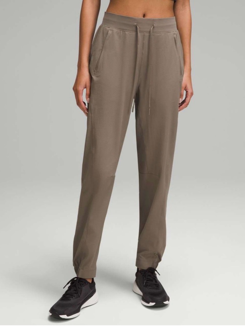 Lululemon Women’s License to Train High-Rise Jogger Pant in Nomad, Size 14